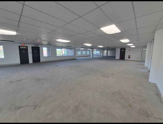 877M² OFFICE TO LET IN WOODMEAD